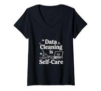 Donna La pulizia dei dati è un data scientist di auto-cura Maglietta con Collo a V