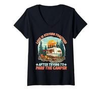 Donna Love Is Staying Together After Parking the Camper - Maglietta con Collo a V
