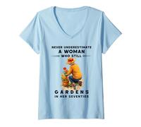 Donna Non Sottovalutare mai la Donna Che Fa Ancora Giardinaggio nei Suoi settant'anni Maglietta con Collo a V