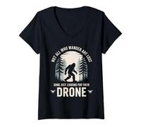 Donna Not All Who Wander Funny Bigfoot Drone Foresta Parodia Sarcasmo Maglietta con Collo a V
