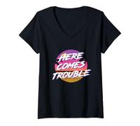 Donna Qui arriva Trouble 1980s Stile Colorato Casual Rad Maglietta con Collo a V