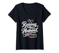 Donna Raising My Husband Since 2017 Funny Wedding Anniversary Wife Maglietta con Collo a V