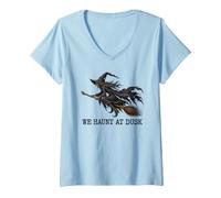 Donna Scary Witch Flying Broom Halloween We Haunt at Dusk Maglietta con Collo a V