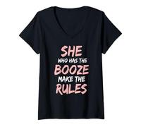 Donna She Who Has The Booze Make Rules Funny Bartender Women Maglietta con Collo a V