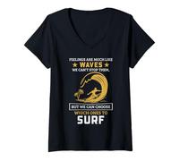 Donna Surfing Waves Citazione Mindfulness Ocean Motivation Design Maglietta con Collo a V