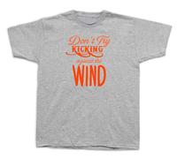 Don'T Try Kicking Contro Il Vento Frase Proverbio T Shirt Speciale T-Shirt