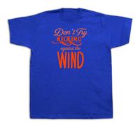 Don'T Try Kicking Contro Il Vento Frase Proverbio T Shirt Speciale T-Shirt