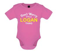 Don'T Worry È Logan Cosa - Bambino T-Shirt / Body - Cognome Personalizzato Nome