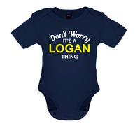 Don'T Worry È Logan Cosa - Bambino T-Shirt / Body - Cognome Personalizzato Nome