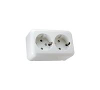 Doppia base Schuko di superficie, ideale per l'installazione pratica e sicura in qualsiasi spazio. Perfetto per case e uffici, combina funzionalità e design moderno.