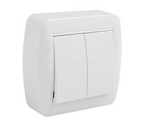 Doppio interruttore di superficie, installazione a parete, permette di controllare le luci da due punti, ideale per un maggiore comfort ed efficienza energetica.