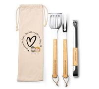 ''Dove tutto è condito con amore'' Set Barbecue con Utensili in Legno e Acciaio Inox, 3 Pezzi con Custodia Idea Regalo per la Festa dei Nonni Natale Nonno Nonna Intagliatore, pinza e spatola
