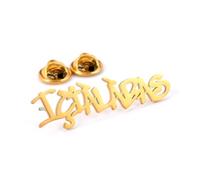Dreamtimes Spilla personalizzata con nome in acciaio inox tagliata al laser Spilla con nome personalizzata con incisione a mano chiusura regolabile per giacche borse regali (Oro)