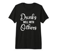 Drinks Well with Others Womens Funny Drinking Sayings Couple Maglietta Premium
