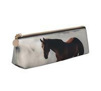 DUXGTW Astuccio in pelle per uomo e donna con cavallo su una cima di montagna nebbiosa, astuccio con cerniera, piccolo portamonete, trousse portatile per il trucco, ideale come regalo per le vacanze.
