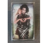 EDWARD FORBISSORHANDS EDWARD CON MANI D'ARGENTO Movie Poster pin Badge Patch ...