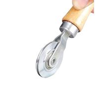 Efficiente strumento di sostituzione dello schermo con manico in legno e robusto rullo scanalato in metallo per gli appassionati di artigianato installazione a rete
