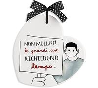 Egan Formella Collezione Pensieri & Parole. Formella in Ceramica di Colore Bianco con Scritta Non mollare! La Grandi Cose richiedono Tempo. Misure: 14x14 cm. La refernza è 186008