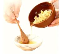 EIRZNGXQ Grattugia aglio e ciotola per erbe aromatiche, piatto in ceramica rustico multifunzionale (2 in 1) con grattugia integrata e rimozione delle erbe, ciotola fatta a mano (Brown 1pcs)