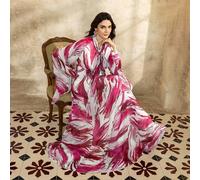 Elegante abito da sera a collo alto e maniche lunghe, impreziosito da una stampa artistica a pennellate rosse, dettagli con fiocco e silhouette fluente, adatto per ospiti di matrimoni, servizi fotogra