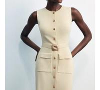 Elegante abito in maglia a tinta unita con bottoni frontali senza maniche, dal design semplice e generoso, che esprime un'eleganza intellettuale. Stile di abito a gilet senza maniche, può essere indos