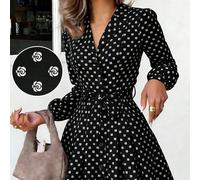 Elegante abito lungo a maniche lunghe di colore caffè con una romantica stampa floreale su tutto il capo, caratterizzato da una cintura con fiocco, bottoni frontali e un design elegante adatto per l'a