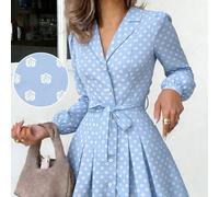 Elegante abito lungo a maniche lunghe di colore caffè con una romantica stampa floreale su tutto il capo, caratterizzato da una cintura con fiocco, bottoni frontali e un design elegante adatto per l'a
