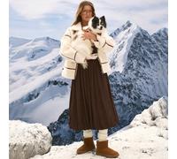 Elegante e confortevole, questo abito marrone a maniche lunghe con costine presenta un corpetto aderente e una gonna morbidamente raccolta. Perfetto sia per l'autunno che per l'inverno, è un abito mar