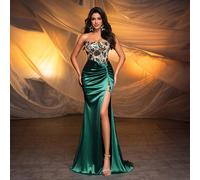 Elegante, splendido, abito da sera a sirena lungo fino a terra con colore champagne e verde scuro in contrasto, design floreale lussuoso con paillettes, tessuto in raso lucido e prezioso, dettagli in 