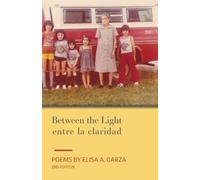 Elisa A Garza Between the Light / entre la claridad (Tascabile)