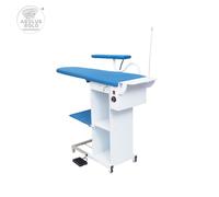 EOLO Tavolo stiro professionale Sistema stirante Ferro Vapore Stira maniche TS05
