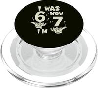 ero 6 Ora sono 7 Divertente 67 Meme del 7 ° compleanno con il gesto della mano PopSockets PopGrip per MagSafe