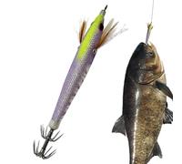Esca per calamari, realistica, luminosa e affondante con | Esca d'acqua salata per pescatori e pescatori in barca durante la pesca di pesci di fondo vicino alla costa