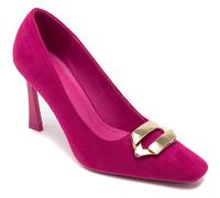 Escarpins élégants à talon fin et boucle decorative géométrique Stile affermativo con ces escarpins sophistiqués talon haut fin. Il design épuré est rehaussé d'une boucle decorative dorée au niveau de