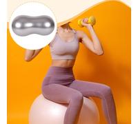 Esercizio di coordinazione Pilates con pompa per sedia da con palla di arachidi