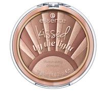 essence kissed by the light illuminating powder 02