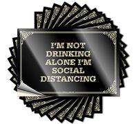 Etichette personalizzate I'm Not Drinking Alone I'm Social Distancing Magnetic Arch Wall Indoor & Out | Decorazione per auto da corsa Adesivi personalizzati per paraurti per auto (8 x 12 cm, 5 pezzi)