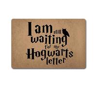 Eureya - Zerbino Divertente con Scritta I Am Still Waiting for My Hogwarts in Tessuto Non Tessuto, 40 x 60 cm, con Retro in Gomma Antiscivolo