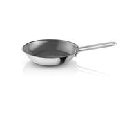Eva Trio | Padella in acciaio inox da 20 cm Slip-Let Laser Titanium |superficie laser titanio offre una combinazione di Slip-Let, resistenza all'abrasione e durevolezza | acciaio lucidato