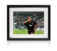 Exclusive Memorabilia Foto del Real Madrid autografata da Raul. Incorniciata