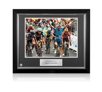 Exclusive Memorabilia Foto della Vittoria della 35a tappa Firmata da Mark Cavendish. Cornice Deluxe