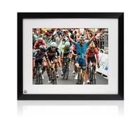 Exclusive Memorabilia Foto della Vittoria della 35a tappa Firmata da Mark Cavendish. Incorniciata