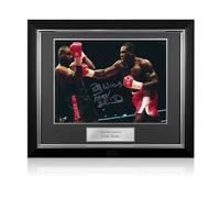 Exclusive Memorabilia Foto di Boxe autografata da Frank Bruno: Combattimento con McCall. Cornice Deluxe