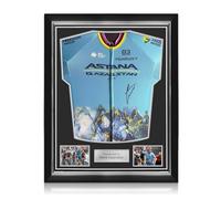 Exclusive Memorabilia Maglia Astana 2024 autografata da Mark Cavendish. Montatura di qualità Superiore