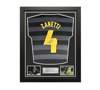 Exclusive Memorabilia Maglia da trasferta dell'Inter autografata da Javier Zanetti. Incorniciata.