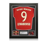 Exclusive Memorabilia Maglia del Bayern Monaco 2015-16 autografata da Robert Lewandowski. Incorniciata.