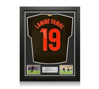 Exclusive Memorabilia Maglia Nera del Barcellona autografata in Argento da Lamine Yamal. Incorniciata.