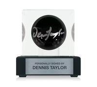 Exclusive Memorabilia Palla da Snooker Nera autografata da Dennis Taylor. in teca con Targa.