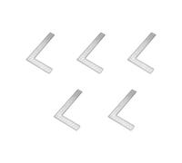 Facile porti i righelli giusti che incorniciano la forma quadrata d'acciaio L per falegname