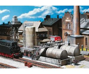 FALLER 120157 - Distributore diesel con silos e serbatoi per stazione. Scala H0